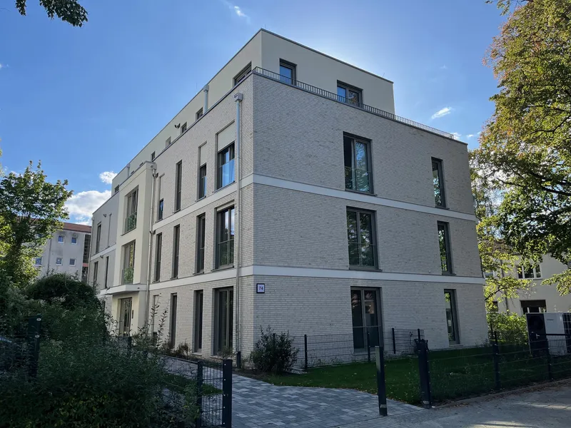Sofort bezugsfreie, hochwertige 4-Zimmerwohnung — photo 1